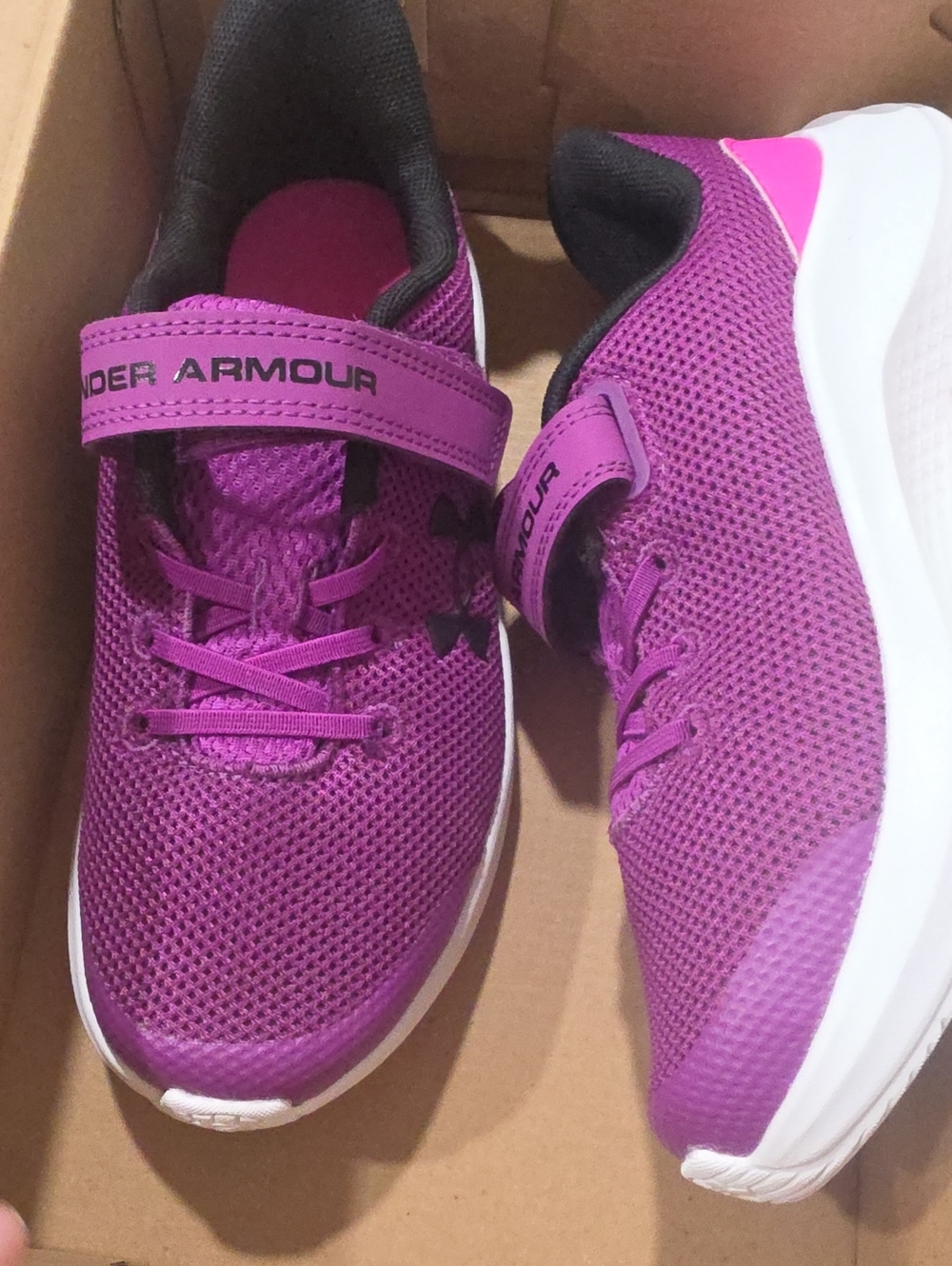 Under Armour Girls shoes 2y 8th